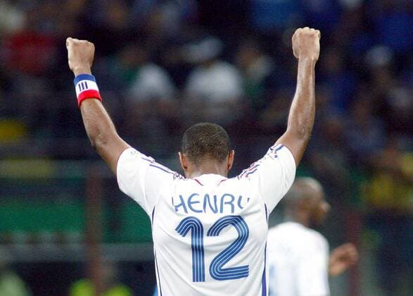 Thierry Henry (Frankreich) - Schlußjubel -  Fußball Länderspiel Herren EM Qualifikation 2007, Nationalmannschaft, Frankreich Nationaltrikot, Einzelbild Mailand Freude, Fußball Länderspiel Herren EM Qualifikation 2007, Nationalmannschaft, Frankreich Nationaltrikot, Einzelbild Mailand Freude,