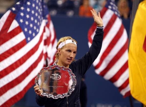 Svetlana Kuznetsova (Rußland) präsentiert die Trophäe für den Zweiten Platz bei den US Open 2007 Tennis Damen US Open 2007, Grand Slam, WTA Tour, Finale Einzelbild Flushing Meadow New York, N.Y., NY Tennis Damen US Open 2007, Grand Slam, WTA Tour, Finale Einzelbild Flushing Meadow New York, N.Y., NY