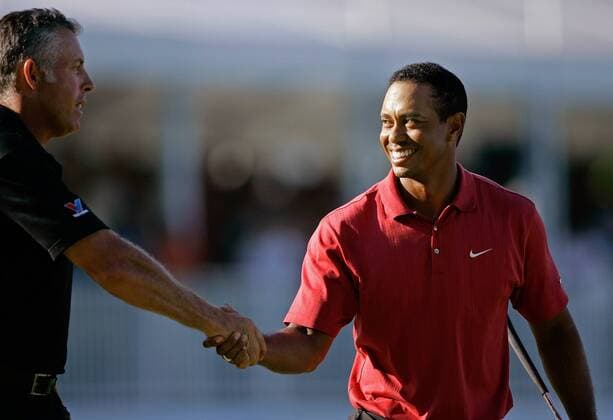 Eldrick Tiger Woods (USA, re.) - Sieger der BMW Championship 2007 - nimmt die Glückwünsche von seinem Caddie Steve Williams (Neuseeland) entgegen -  (CHI2007090914) Golf Herren BMW Championship 2007, PGA Tour, FedEx, Fed Ex Cup Gruppe Cog Hill Golf and Country Club Lemont Freude, Golf Herren BMW Championship 2007, PGA Tour, FedEx, Fed Ex Cup Gruppe Cog Hill Golf and Country Club Lemont Freude,