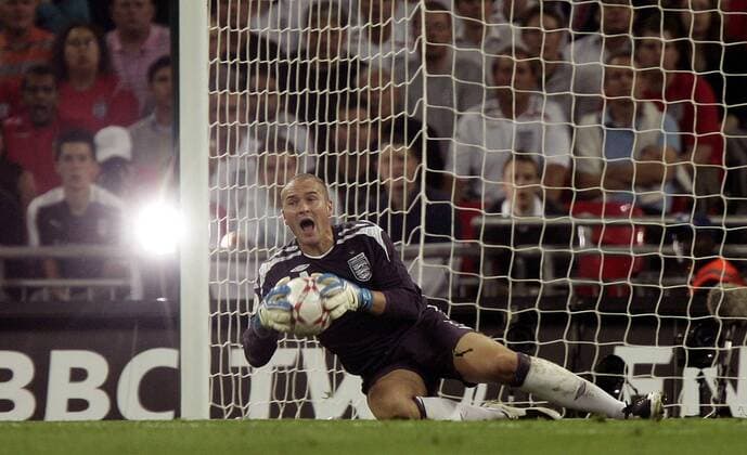 Torwart Paul Robinson (England) hat den Ball sicher -  Fußball Länderspiel Herren EM Qualifikation 2007, Nationalmannschaft, Nationaltrikot Einzelbild London Abwehr, Dynamik, Fußball Länderspiel Herren EM Qualifikation 2007, Nationalmannschaft, Nationaltrikot Einzelbild London Abwehr, Dynamik,