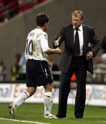Nationaltrainer Steve McClaren und Michael Owen (beide England) - Shake hands -  Fußball Länderspiel Herren EM Qualifikation 2007, Nationalmannschaft, Nationaltrikot Gruppe London Fußball Länderspiel Herren EM Qualifikation 2007, Nationalmannschaft, Nationaltrikot Gruppe London