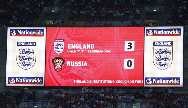 Auf der Anzeigetafel erscheint der Endstand - England schlägt Russland 3:0 - EDITORIAL USE ONLY. No use with unauthorised audio, video, data, fixture lists, club league logos or live services. Online in-match use limited to 120 images, no video emulation. No use in betting, games or single club league player publications. Fußball Länderspiel Herren EM Qualifikation 2007, Nationalteam, England - Russland 3:0 Totale London Fußball Länderspiel Herren EM Qualifikation 2007, Nationalteam, England - Russland 3:0 Totale London