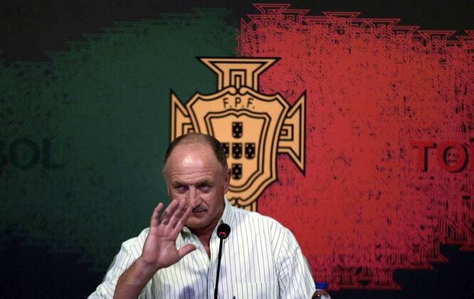 Nationaltrainer Luiz Felipe Scolari (Portugal) äußert sich während einer Pressekonferenz -  Fußball Herren Nationalteam 2007, Pressekonferenz, Pressetermin Einzelbild Lissabon Fußball Herren Nationalteam 2007, Pressekonferenz, Pressetermin Einzelbild Lissabon