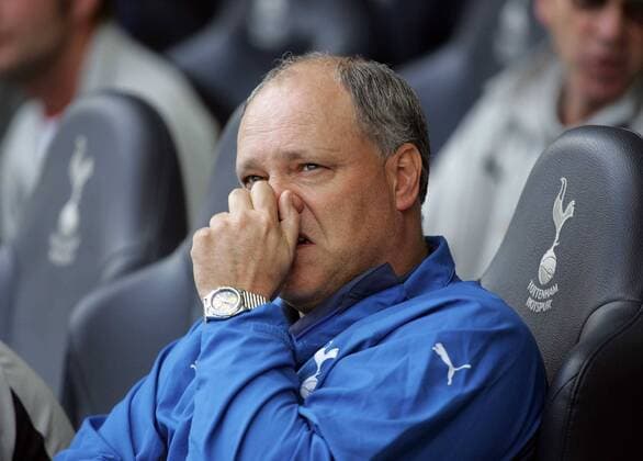 Trainer Martin Jol (Tottenham Hotspurs) nachdenklich - EDITORIAL USE ONLY. No use with unauthorised audio, video, data, fixture lists, club league logos or live services. Online in-match use limited to 120 images, no video emulation. No use in betting, games or single club league player publications. Fußball Herren English Premier League 2007 2008, 1. Englische Liga, Tottenham Hotspur, Spurs Einzelbild London Nachdenklichkeit, Fußball Herren English Premier League 2007 2008, 1. Englische Liga, Tottenham Hotspur, Spurs Einzelbild London Nachdenklichkeit,