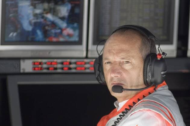 Teamchef Ron Dennis (England McLaren Mercedes) nachdenklich Motorsport Grand Prix Herren Großer Preis von Belgien 2007, Formel 1 Weltmeisterschaft, F1, F, GP, WM, Qualifying Einzelbild Spa Francorchamps Enttäuschung, Nachdenklichkeit, Motorsport Grand Prix Herren Großer Preis von Belgien 2007, Formel 1 Weltmeisterschaft, F1, F, GP, WM, Qualifying Einzelbild Spa Francorchamps Enttäuschung, Nachdenklichkeit,