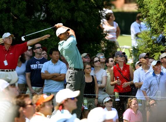 Eldrick Tiger Woods (USA, re.) mit Caddie - (Icon2106173) Golf Herren The Tour Championship 2007, Fed Ex Cup, FedEx, PGA Totale Atlanta Golf Herren The Tour Championship 2007, Fed Ex Cup, FedEx, PGA Totale Atlanta EDITORIAL USE ONLY