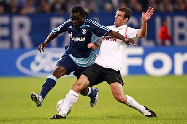 Gerald Asamoah (Schalke, li.) gegen Carlos Marchena (Valencia) Fußball EC 1 Herren Champions League 2007 2008, FC Schalke 04 - Valencia CF, FC Gruppe Gelsenkirchen Dynamik, Fußball EC 1 Herren Champions League 2007 2008, FC Schalke 04 - Valencia CF, FC Gruppe Gelsenkirchen Dynamik,