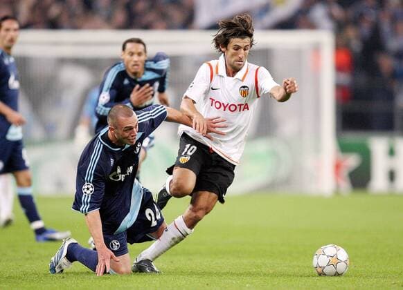 Miguel Angel Angulo (Valencia, re.) gegen Christian Pander (Schalke) Fußball EC 1 Herren Champions League 2007 2008, FC Schalke 04 - FC Valencia Gruppe Gelsenkirchen Dynamik, Fußball EC 1 Herren Champions League 2007 2008, FC Schalke 04 - FC Valencia Gruppe Gelsenkirchen Dynamik,