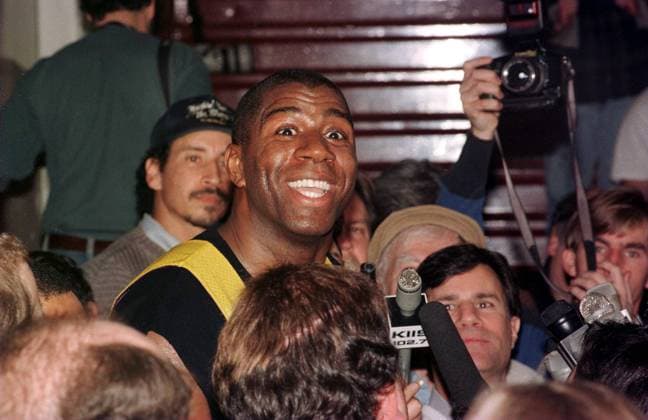 Earvin Magic Johnson (USA) kündigt während einer Pressekonferenz sein Comeback an -  (LAP9601290125460468) Basketball Herren NBA 1996 1997, Los Angeles Lakers, Pressekonferenz, Pressetermin, Gruppe Los Angeles, LA, L A, Basketball Herren NBA 1996 1997, Los Angeles Lakers, Pressekonferenz, Pressetermin, Gruppe Los Angeles, LA, L A,