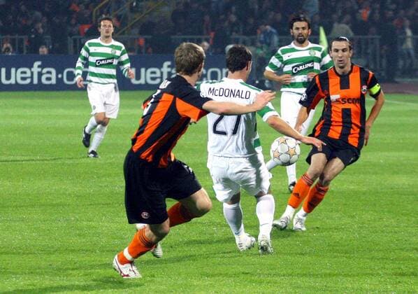 Scot McDonald (Celtic Glasgow, Mitte) gegen Darijo Srna (Donezk, re.) - (EN00146890002) Fußball EC 1 Herren Champions League 2007 2008, Schachtjor Donezk - Celtic Glasgow 2:0, Shakhtyor, Shakhtar Gruppe Donetsk Dynamik, Fußball EC 1 Herren Champions League 2007 2008, Schachtjor Donezk - Celtic Glasgow 2:0, Shakhtyor, Shakhtar Gruppe Donetsk Dynamik,