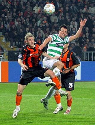 Jan Vennegoor of Hesselink (Celtic Glasgow, re.) gegen Tomas Hübschmann (Donezk) - (EN00146890003) Fußball EC 1 Herren Champions League 2007 2008, Schachtjor Donezk - Celtic Glasgow 2:0, Shakhtyor, Shakhtar Gruppe Donetsk Dynamik, Kampf, Fußball EC 1 Herren Champions League 2007 2008, Schachtjor Donezk - Celtic Glasgow 2:0, Shakhtyor, Shakhtar Gruppe Donetsk Dynamik, Kampf,