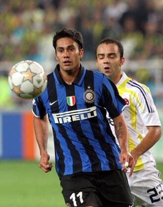 Luis Jimenez (Inter Mailand, li.) gegen Semih Sentürk (Fenerbahce) -  Fußball EC 1 Herren Champions League 2007 2008, Fenerbahce SK Istanbul - Internazionale Mailand 1:0 FC Gruppe Istanbul Dynamik, Fußball EC 1 Herren Champions League 2007 2008, Fenerbahce SK Istanbul - Internazionale Mailand 1:0 FC Gruppe Istanbul Dynamik,