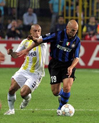 Esteban Cambiasso (Inter Mailand, re.) gegen Roberto Carlos (Fenerbahce) -  Fußball EC 1 Herren Champions League 2007 2008, Fenerbahce SK Istanbul - FC Internazionale Mailand 1:0 Gruppe Istanbul Dynamik, Fußball EC 1 Herren Champions League 2007 2008, Fenerbahce SK Istanbul - FC Internazionale Mailand 1:0 Gruppe Istanbul Dynamik,