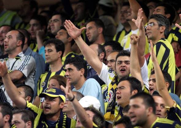 Fenerbahce Fans unterstützen ihr Team -  Fußball EC 1 Herren Champions League 2007 2008, Fenerbahce SK Istanbul Totale Istanbul Fußball EC 1 Herren Champions League 2007 2008, Fenerbahce SK Istanbul Totale Istanbul