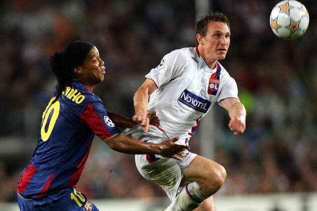 Kim Källström (Lyon, re.) gegen Ronaldinho (FC Barcelona) -  (pan22327) Fußball EC 1 Herren Champions League 2007 2008, FC Barcelona - Olympique Lyonnais 3:0, Barca, OL Gruppe Barcelona Dynamik, Fußball EC 1 Herren Champions League 2007 2008, FC Barcelona - Olympique Lyonnais 3:0, Barca, OL Gruppe Barcelona Dynamik, 