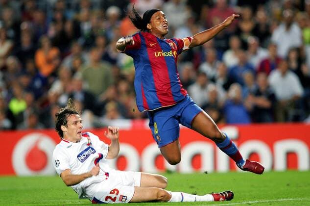 Ronaldinho (FC Barcelona, re.) gegen Sebastien Squillaci (Lyon) -  (pan22327) Fußball EC 1 Herren Champions League 2007 2008, FC Barcelona - Olympique Lyonnais 3:0, Barca, OL Gruppe Barcelona Dynamik, Fußball EC 1 Herren Champions League 2007 2008, FC Barcelona - Olympique Lyonnais 3:0, Barca, OL Gruppe Barcelona Dynamik, 