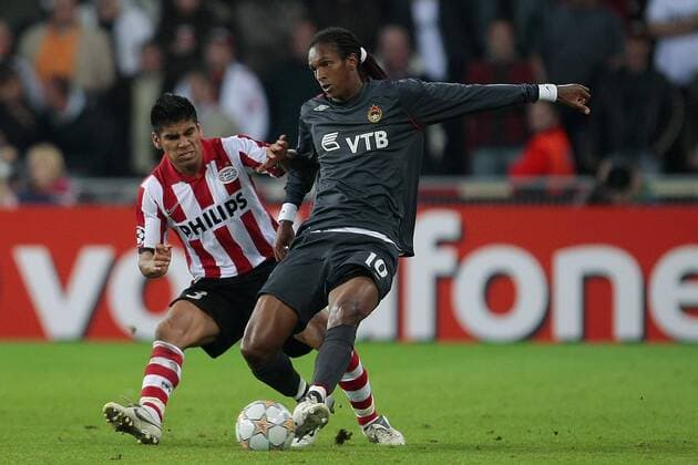 Carlos Salcido (Eindhoven, li.) gegen Jo (ZSKA Moskau) -  Fußball EC 1 Herren Champions League 2007 2008, PSV Eindhoven - CSKA Moskau 2:1 Gruppe Eindhoven Dynamik, Fußball EC 1 Herren Champions League 2007 2008, PSV Eindhoven - CSKA Moskau 2:1 Gruppe Eindhoven Dynamik,