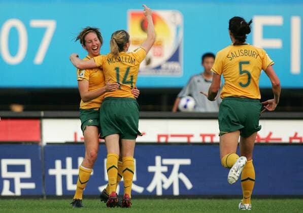 Torjubel Australien, v.li.: Sally Shipard, Collette McCallum und Cheryl Salisbury -  Fußball Länderspiel Damen WM 2007, Nationalmannschaft, Nationaltrikot, Frauen, Gruppe C, Frauenfußball, Australien Gruppe Chengdu Freude, Begeisterung, Fußball Länderspiel Damen WM 2007, Nationalmannschaft, Nationaltrikot, Frauen, Gruppe C, Frauenfußball, Australien Gruppe Chengdu Freude, Begeisterung,