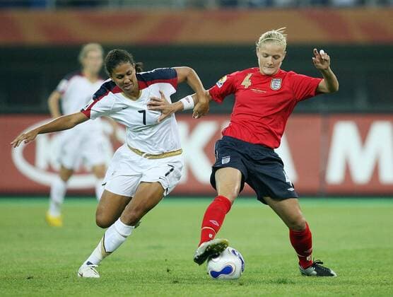 Katie Chapman (England, re.) gegen Shannon Boxx (USA) -  Fußball WM Damen WM 2007, Länderspiel, Nationalmannschaft, Nationaltrikot, Frauen, Frauenfußball, Viertelfinale, Gruppe Tianjin Dynamik, Fußball WM Damen WM 2007, Länderspiel, Nationalmannschaft, Nationaltrikot, Frauen, Frauenfußball, Viertelfinale, Gruppe Tianjin Dynamik,
