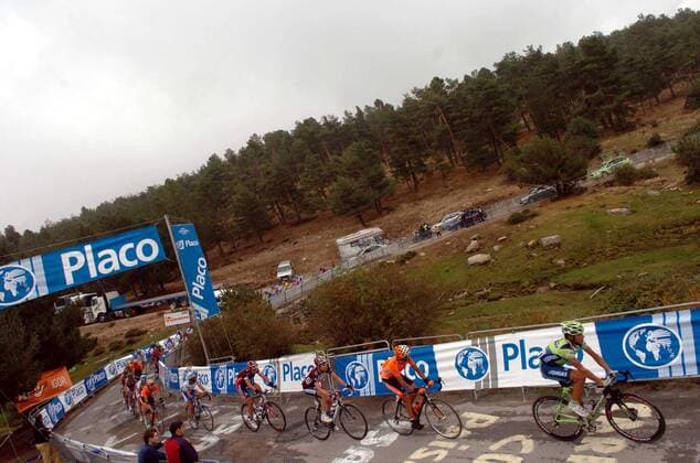 Teilnehmer der Vuelta auf der Strecke -  Radsport Herren Vuelta a Espana 2007, Spanienrundfahrt, ProTour, Straße, Rad, Straßenradsport Totale 19. Etappe Avila - Alto de Abantos Radsport Herren Vuelta a Espana 2007, Spanienrundfahrt, ProTour, Straße, Rad, Straßenradsport Totale 19. Etappe Avila - Alto de Abantos