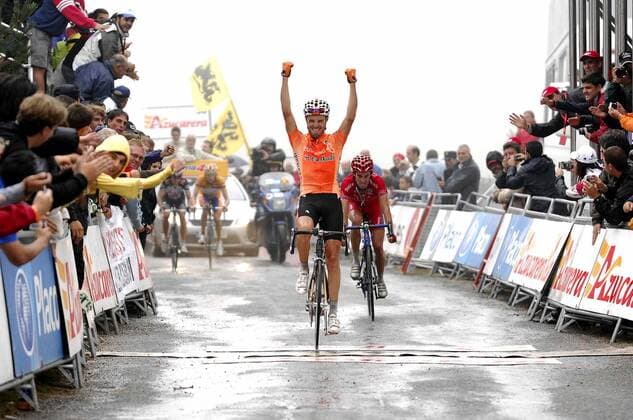 Samuel Sanchez Gonzalez (Spanien Euskaltel Euskadi) gewinnt hier die 19. Etappe der Vuelta a Espana 2007 -  Radsport Herren Vuelta a Espana 2007, Spanienrundfahrt, ProTour, Straße, Rad, Straßenradsport Einzelbild 19. Etappe Avila - Alto de Abantos Freude, Radsport Herren Vuelta a Espana 2007, Spanienrundfahrt, ProTour, Straße, Rad, Straßenradsport Einzelbild 19. Etappe Avila - Alto de Abantos Freude,
