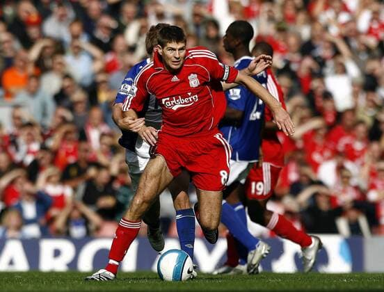 Steven Gerrard (Liverpool) am Ball - EDITORIAL USE ONLY. No use with unauthorised audio, video, data, fixture lists, club league logos or live services. Online in-match use limited to 120 images, no video emulation. No use in betting, games or single club league player publications. Fußball Herren English Premier League 2007 2008, 1. Englische Liga, Liverpool FC - Birmingham City 0:0 Einzelbild Liverpool Dynamik, Fußball Herren English Premier League 2007 2008, 1. Englische Liga, Liverpool FC - Birmingham City 0:0 Einzelbild Liverpool Dynamik,