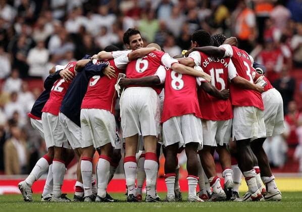 Arsenal Spieler schwören sich im Mannschaftskreis ein -  Fußball Herren English Premier League 2007 2008, 1. Englische Liga, FC Arsenal London Totale London Kameradschaft, Fußball Herren English Premier League 2007 2008, 1. Englische Liga, FC Arsenal London Totale London Kameradschaft,