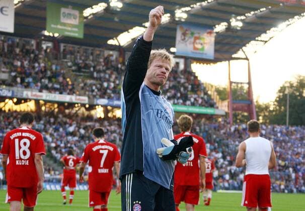 Torwart Oliver Kahn (Bayern) feiert an seiner alten Wirkungsstätte in Karlsruhe ein Jubiläum - 600 Spiele für Bayern Fußball 1. BL Herren Saison 2007 2008, FC Bayern München Einzelbild Karlsruhe Freude, Fußball 1. BL Herren Saison 2007 2008, FC Bayern München Einzelbild Karlsruhe Freude,