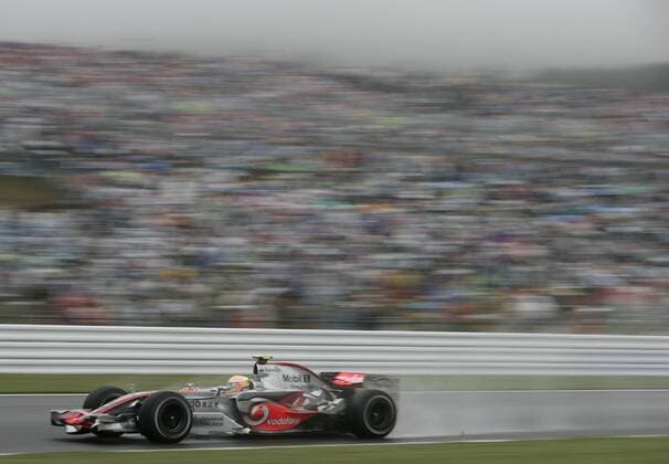 Lewis Hamilton (England McLaren Mercedes) in seinem Boliden Motorsport Grand Prix Herren Großer Preis von Japan 2007, Formel 1 Weltmeisterschaft, F1, F, GP, WM, Qualifying Einzelbild Fuji Dynamik, Motorsport Grand Prix Herren Großer Preis von Japan 2007, Formel 1 Weltmeisterschaft, F1, F, GP, WM, Qualifying Einzelbild Fuji Dynamik,
