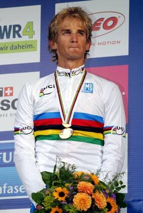 Peter Velits (Slowakei) - U23 Weltmeister 2007 - während der Siegerehrung Radsport WM Herren U23 WM 2007, U 23, Junioren, Nationaltrikot, Straßenradsport, Straße, Rad, Straßenrennen Einzelbild Stuttgart Radsport WM Herren U23 WM 2007, U 23, Junioren, Nationaltrikot, Straßenradsport, Straße, Rad, Straßenrennen Einzelbild Stuttgart