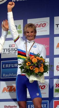 Peter Velits (Slowakei) - U23 Weltmeister 2007 - während der Siegerehrung Radsport WM Herren U23 WM 2007, U 23, Junioren, Nationaltrikot, Straßenradsport, Straße, Rad, Straßenrennen Einzelbild Stuttgart Freude, Radsport WM Herren U23 WM 2007, U 23, Junioren, Nationaltrikot, Straßenradsport, Straße, Rad, Straßenrennen Einzelbild Stuttgart Freude,