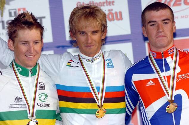 Siegerehrung U23 Straßenrennen WM 2007: Weltmeister Peter Velits (Slowakei, Mitte) zwischen dem zweiten Wesley Sulzberger (Australien, li.) und dem dritten Jonathan Bellis (Großbritannien) -  Radsport WM Herren U23 WM 2007, U 23, Junioren, Nationaltrikot, Straßenradsport, Straße, Rad, Straßenrennen Gruppe Stuttgart Freude, Radsport WM Herren U23 WM 2007, U 23, Junioren, Nationaltrikot, Straßenradsport, Straße, Rad, Straßenrennen Gruppe Stuttgart Freude,