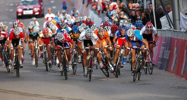 Zielankunft U23 Straßenrennen WM 2007: Peter Velits (Slowakei, re.) gewinnt vor Wesley Sulzberger (Australien, Mitte) und Jonathan Bellis (Großbritannien, li.) -  Radsport WM Herren U23 WM 2007, U 23, Junioren, Nationaltrikot, Straßenradsport, Straße, Rad, Straßenrennen Totale Stuttgart Dynamik, Radsport WM Herren U23 WM 2007, U 23, Junioren, Nationaltrikot, Straßenradsport, Straße, Rad, Straßenrennen Totale Stuttgart Dynamik,