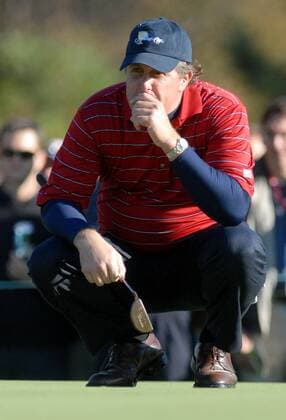 Phil Mickelson (USA) taxiert die Putlinie -  (MON20070929304) Golf Herren The Presidents Cup 2007, President s, PGA Tour Einzelbild Montreal Nachdenklichkeit, Golf Herren The Presidents Cup 2007, President s, PGA Tour Einzelbild Montreal Nachdenklichkeit,