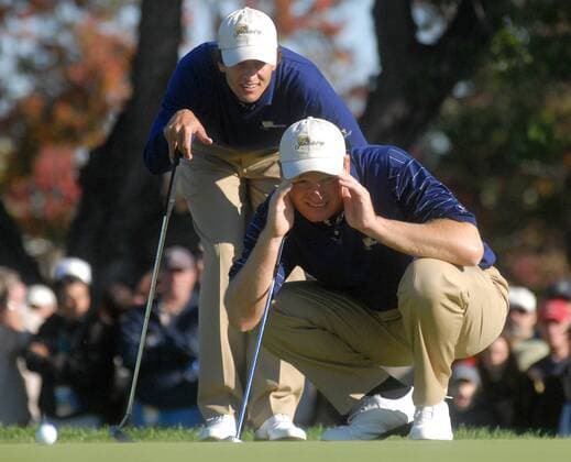 Ernie Els (Südafrika, re.) und Adam Scott (Australien beide Team International) taxieren die Ideallinie -  (MON20070929318) Golf Herren The Presidents Cup 2007, President s, PGA Tour Gruppe Montreal Golf Herren The Presidents Cup 2007, President s, PGA Tour Gruppe Montreal