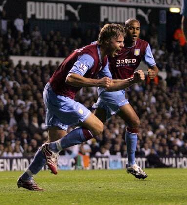 Martin Laursen (li.) - Torjubel, dahinter Zat Knight (beide Aston Villa) - EDITORIAL USE ONLY. No use with unauthorised audio, video, data, fixture lists, club league logos or live services. Online in-match use limited to 120 images, no video emulation. No use in betting, games or single club league player publications. Fußball Herren English Premier League 2007 2008, 1. Englische Liga, Aston Villa Gruppe London Begeisterung, Freude, Fußball Herren English Premier League 2007 2008, 1. Englische Liga, Aston Villa Gruppe London Begeisterung, Freude,