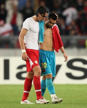 Fernando Meira (Stuttgart, li.) im Gespräch mit Landsmann Deco (FC Barcelona) Fußball EC 1 Herren Champions League 2007 2008, VfB Stuttgart - FC Barcelona 0:2, Barca Gruppe Stuttgart Kameradschaft, Fußball EC 1 Herren Champions League 2007 2008, VfB Stuttgart - FC Barcelona 0:2, Barca Gruppe Stuttgart Kameradschaft,