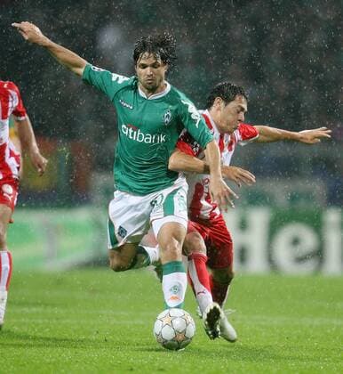 Diego (Bremen, li.) gegen Luciano Galletti (Piräus) Fußball EC 1 Herren Champions League 2007 2008, SV Werder Bremen - Olympiakos Piräus 1:3 Gruppe Bremen Kampf, Dynamik, Fußball EC 1 Herren Champions League 2007 2008, SV Werder Bremen - Olympiakos Piräus 1:3 Gruppe Bremen Kampf, Dynamik,