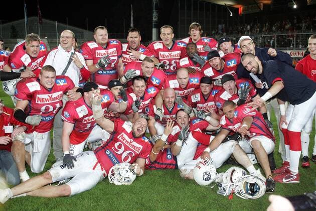 Die Braunschweig Lions feiern den Gewinn der deutschen Meisterschaft 2007 American Football 1. BL Herren GFL German Bowl XXIX, Germanbowl 29, German Football League Braunschweig Lions Totale 2007 Stuttgart Freude, American Football 1. BL Herren GFL German Bowl XXIX, Germanbowl 29, German Football League Braunschweig Lions Totale 2007 Stuttgart Freude,