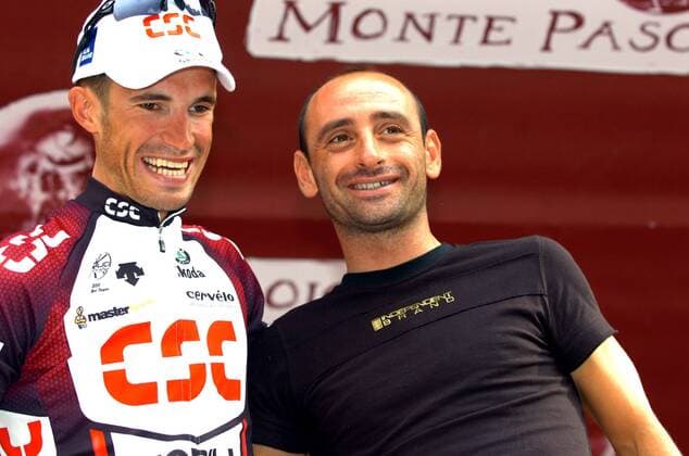 Paolo Bettini (Italien Quick Step Innergetic, re.) gratuliert dem Sieger der Monte Paschi Eroica 2007 Alexandr Kolobnev (Rußland CSC) -  Radsport Herren Monte Paschi Eroica 2007, Straßenradsport, Straße, Rad Gruppe Siena Radsport Herren Monte Paschi Eroica 2007, Straßenradsport, Straße, Rad Gruppe Siena