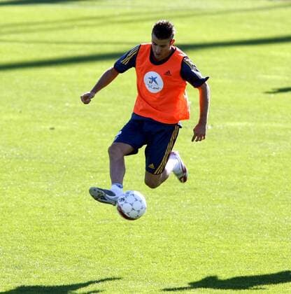 Luis Garcia Fernandez (Spanien) am Ball -  - NOxONLINExUSE Fußball Herren Nationalteam 2007, Training Einzelbild Las Rozas Dynamik, Fußball Herren Nationalteam 2007, Training Einzelbild Las Rozas Dynamik,