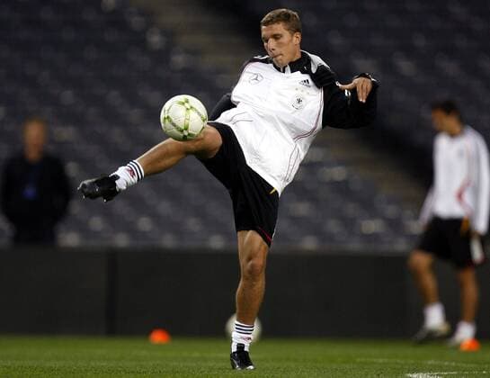 Lukas Podolski (Deutschland) am Ball Fußball Herren Nationalteam 2007, Training Einzelbild Dublin Dynamik, Fußball Herren Nationalteam 2007, Training Einzelbild Dublin Dynamik,