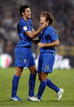 Fabio Grosso (li.) und Andrea Pirlo (beide Italien) - Torjubel -  Fußball Länderspiel Herren EM Qualifikation 2007, Nationalmannschaft, Nationaltrikot Gruppe Genua Freude, Fußball Länderspiel Herren EM Qualifikation 2007, Nationalmannschaft, Nationaltrikot Gruppe Genua Freude,