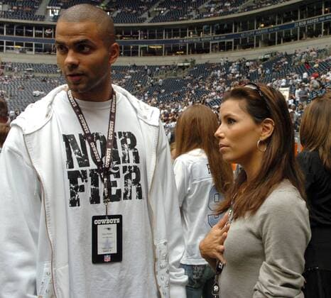Tony Parker (Frankerich San Antonio Spurs) mit Freundin und Schauspielerin Eva Longoria (USA) auf der Tribüne -  (dal2007101431) American Football Herren NFL 2007 2008, Basketball Gruppe Irving American Football Herren NFL 2007 2008, Basketball Gruppe Irving