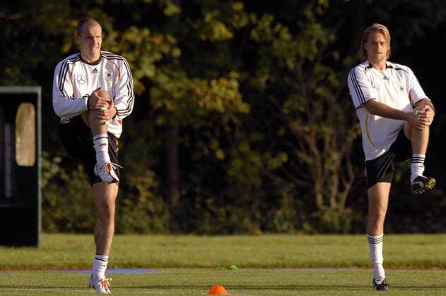Dehnungsübung Deutschland, mit Torwart Timo Hildebrand (re.) und Torwartkollege Robert Enke Fußball Herren Nationalmannschaft 2007, Training Gruppe München Fußball Herren Nationalmannschaft 2007, Training Gruppe München