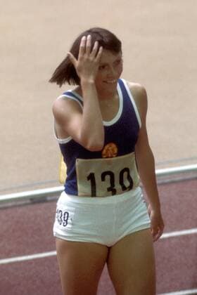 Bärbel Eckert (DDR), 200 Meter Olympiasiegerin 1976 Leichtathletik OS Sommer Damen Olympische Spiele 1976, Sommerspiele, Nationaltrikot, 200m, 200 m, Meter, Sprint, Kurzstrecke Vdia Einzelbild Montreal Freude, Leichtathletik OS Sommer Damen Olympische Spiele 1976, Sommerspiele, Nationaltrikot, 200m, 200 m, Meter, Sprint, Kurzstrecke Vdia Einzelbild Montreal Freude,