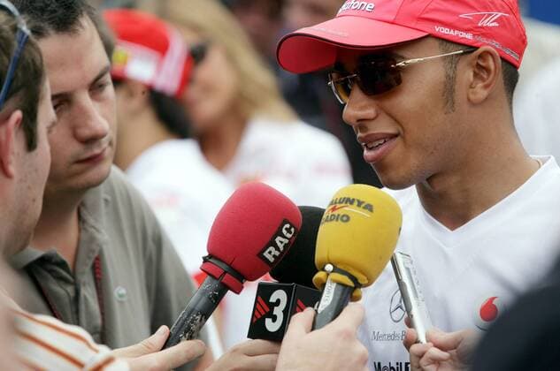 Lewis Hamilton (England McLaren Mercedes) im Interview Motorsport Grand Prix Herren Großer Preis von Brasilien 2007, Formel 1 Weltmeisterschaft, F1, F, GP, WM Einzelbild Interlagos Sao Paulo Motorsport Grand Prix Herren Großer Preis von Brasilien 2007, Formel 1 Weltmeisterschaft, F1, F, GP, WM Einzelbild Interlagos Sao Paulo