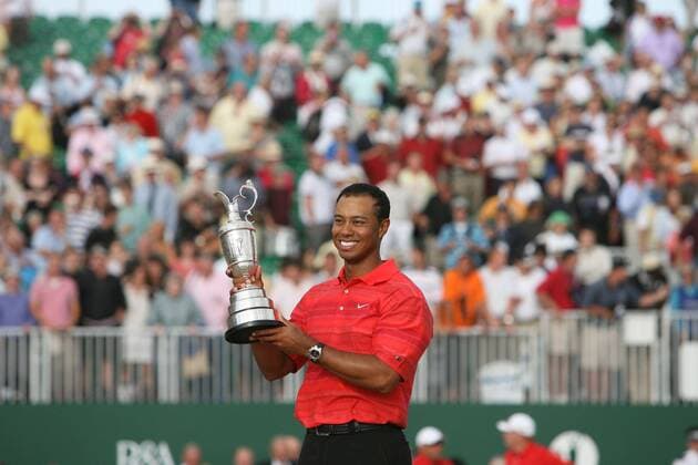 Eldrick Tiger Woods (USA) - Sieger der British Open 2006 - präsentiert die Claret Jug -  (2006072411501498) Golf Herren The British Open Championship 2006, European PGA Tour Einzelbild Hoylake Freude, Golf Herren The British Open Championship 2006, European PGA Tour Einzelbild Hoylake Freude,