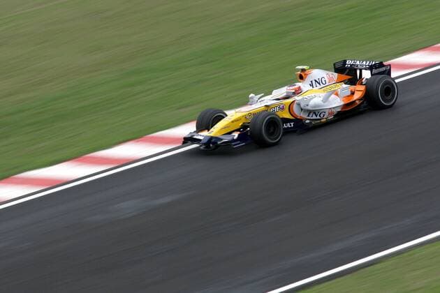 Heikki Kovalainen (Finnland Renault) in seinem Boliden - Motorsport Grand Prix Herren Großer Preis von Brasilien 2007, Formel 1 Weltmeisterschaft, F1, F, GP, WM, Freies Training Totale Interlagos Sao Paulo Dynamik, Motorsport Grand Prix Herren Großer Preis von Brasilien 2007, Formel 1 Weltmeisterschaft, F1, F, GP, WM, Freies Training Totale Interlagos Sao Paulo Dynamik,