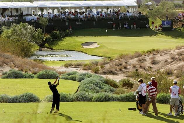 Mike Weir (Kanada, li.) - Abschlag auf einem Par 3 Loch des Greyhawk Golf Club in Scottsdale - (Icon92821030) Golf Herren Frys Electronics Open 2007, PGA Tour Totale Scottsdale Golf Herren Frys Electronics Open 2007, PGA Tour Totale Scottsdale EDITORIAL USE ONLY